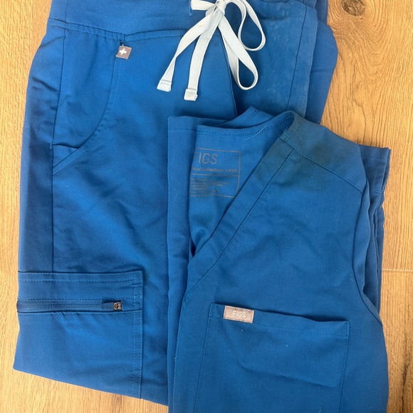 FIGS Scrubs - Picture 15 of 15